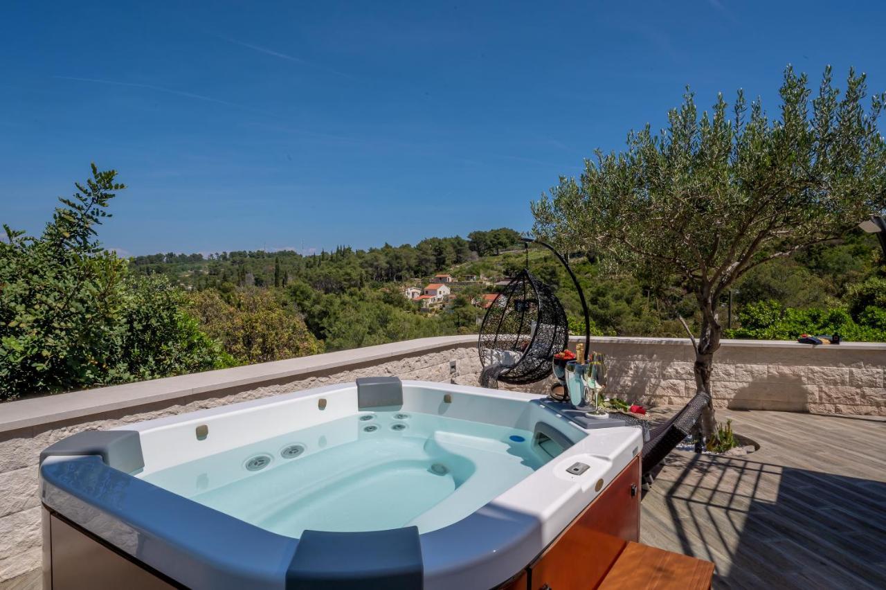 Uniquely Designed Villa Ivana With Outdoor Jacuzzi Nearby The Pebble Banje Beach At The Island Of Solta Rogač Dış mekan fotoğraf