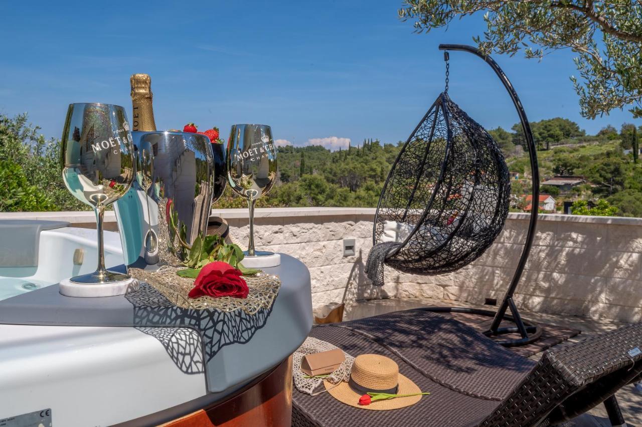 Uniquely Designed Villa Ivana With Outdoor Jacuzzi Nearby The Pebble Banje Beach At The Island Of Solta Rogač Dış mekan fotoğraf