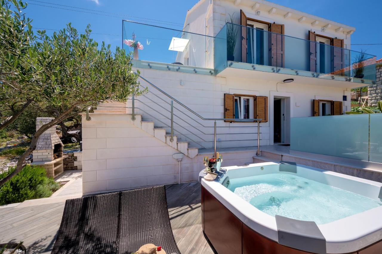 Uniquely Designed Villa Ivana With Outdoor Jacuzzi Nearby The Pebble Banje Beach At The Island Of Solta Rogač Dış mekan fotoğraf