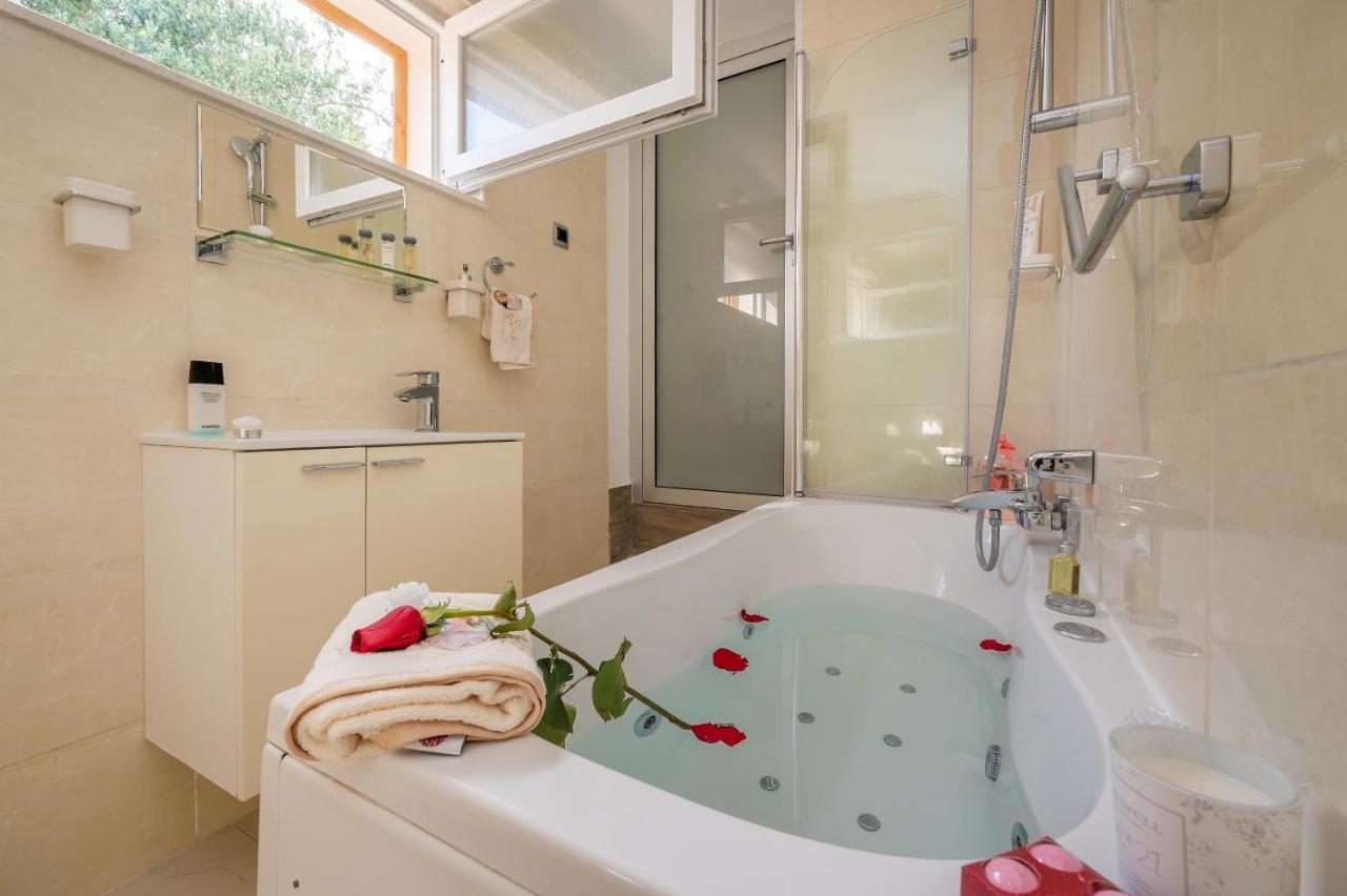 Uniquely Designed Villa Ivana With Outdoor Jacuzzi Nearby The Pebble Banje Beach At The Island Of Solta Rogač Dış mekan fotoğraf