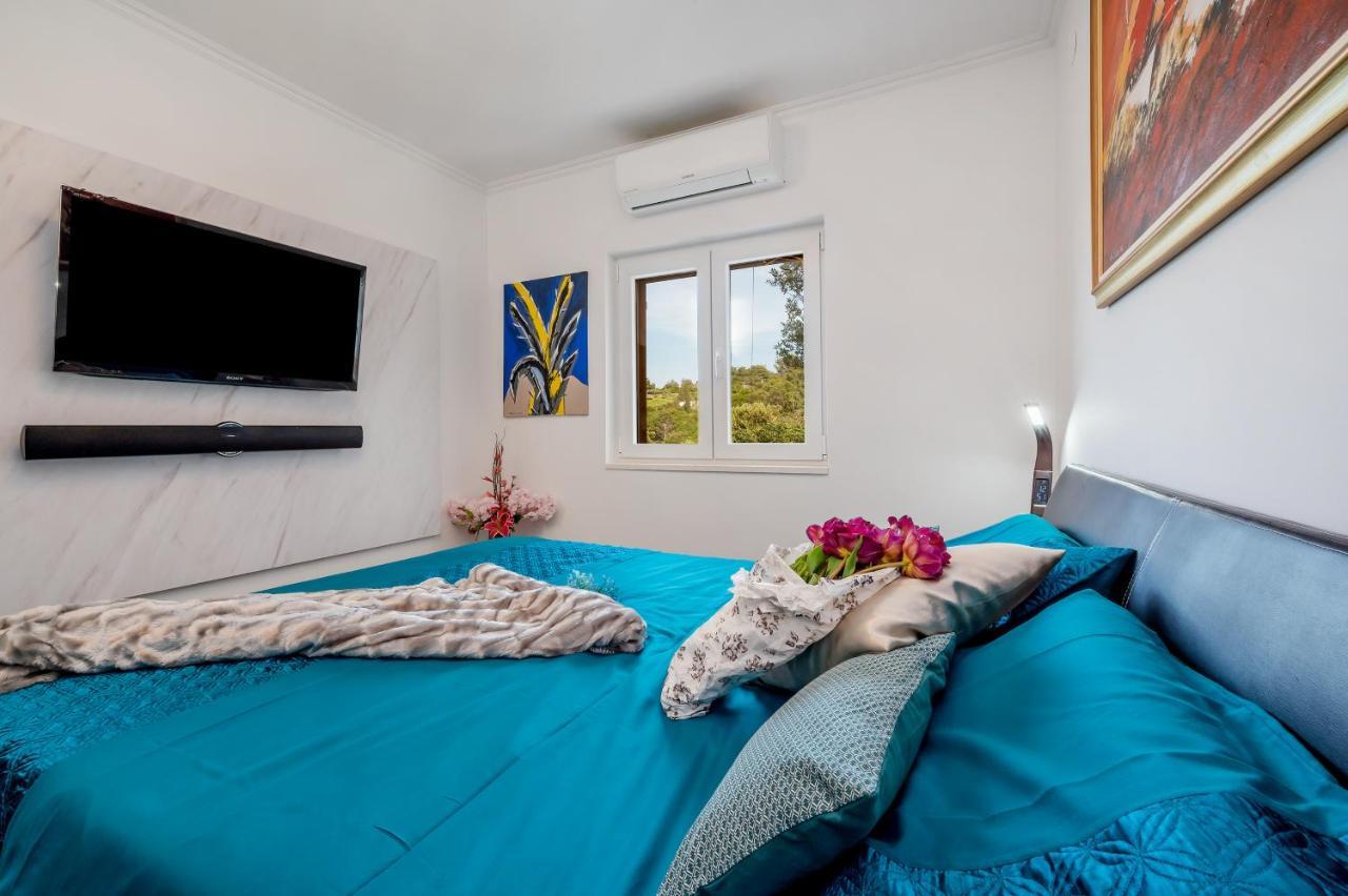 Uniquely Designed Villa Ivana With Outdoor Jacuzzi Nearby The Pebble Banje Beach At The Island Of Solta Rogač Dış mekan fotoğraf